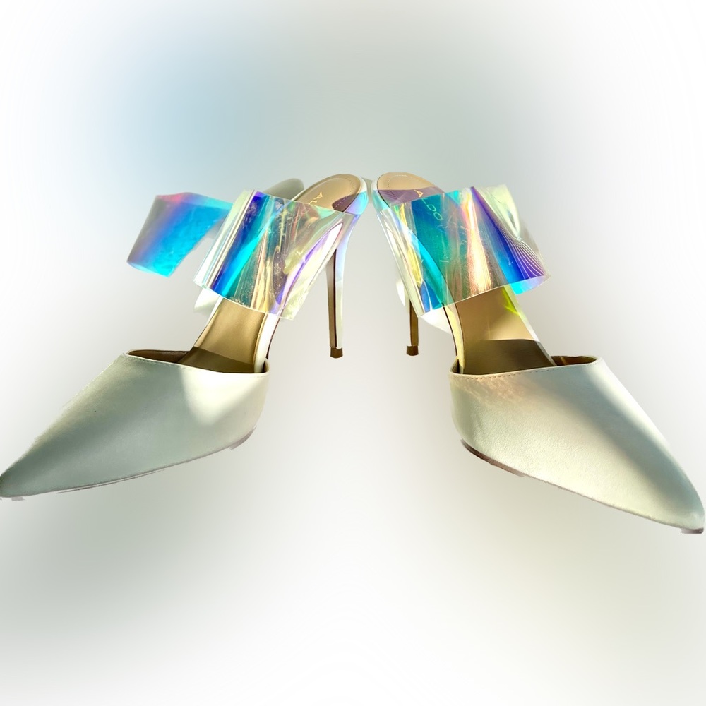 NEW!  9 - Aldo White Leather Heels with Iridescent Bands